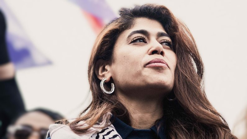 Rima Hassan députée européenne de La France Insoumise LFI lors d'une manifestation organisée à l'occasion de la journée internationale contre le racisme et le fascisme à Paris France le 22 mars 2025. (BASTIEN OHIER/Hans Lucas/AFP via Getty Images)