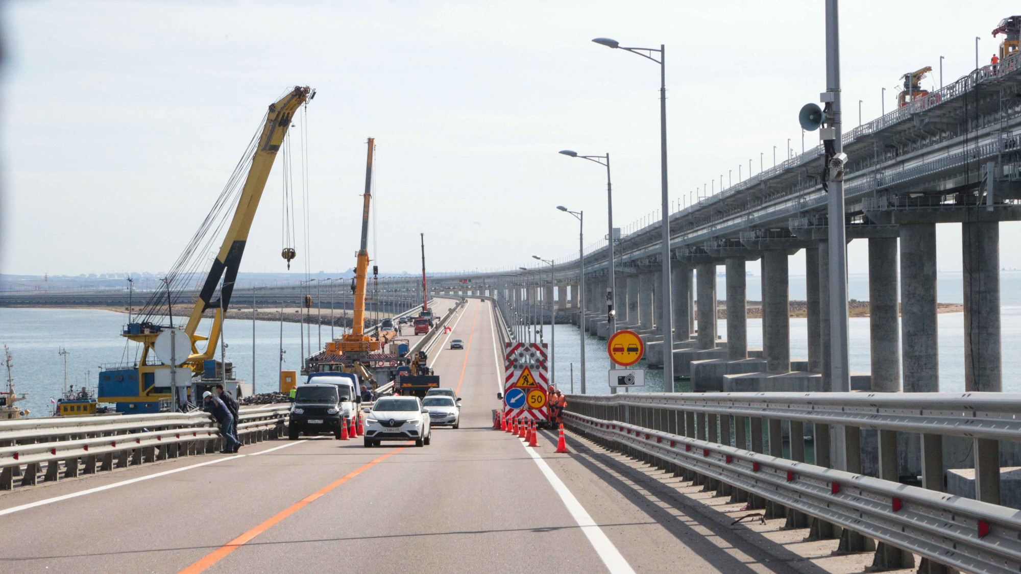 L'Ukraine affirme avoir attaqué un pont en Crimée avec des explosifs sous-marins